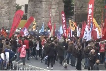 İstanbulda 1 May nümayişinə çıxan insanlarla toqquşmalar başladı: Saxlanılanlar var - FOTO/VİDEO