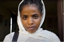 Efiopiyalı qadın 16 ildir ac-susuz yaşayaraq ana olub - FOTO