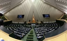 İranda seçkiqabağı kəskin qarşıdurma: Deputatlar arasında yumruq davası